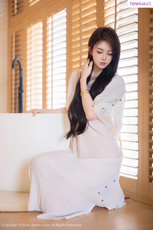   [XiuRen]高清写真图 2024.07.11 No.8842 夏竹 性感美腿第14张图片